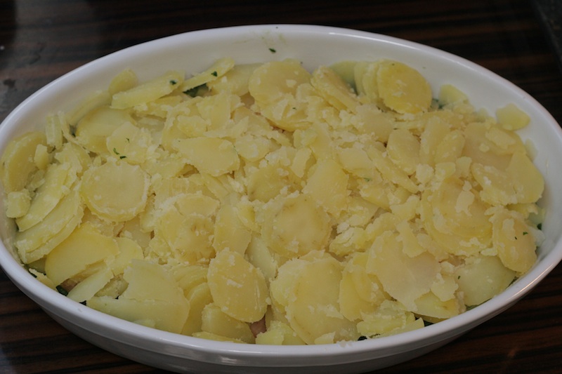 Datei:Kartoffeln bedecken Lachs und Spinat.jpg
