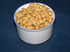 Erdnüsse gesalzen und geröstet