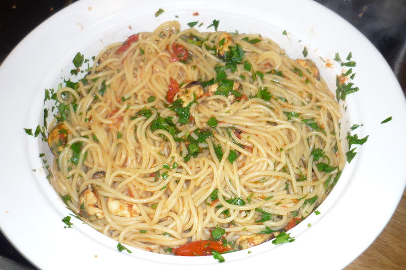 Datei:Spaghetti mit Miesmuscheln.jpg
