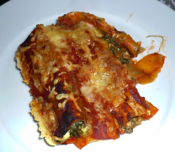 Datei:Cannelloni mit Spinat und Käse.jpg
